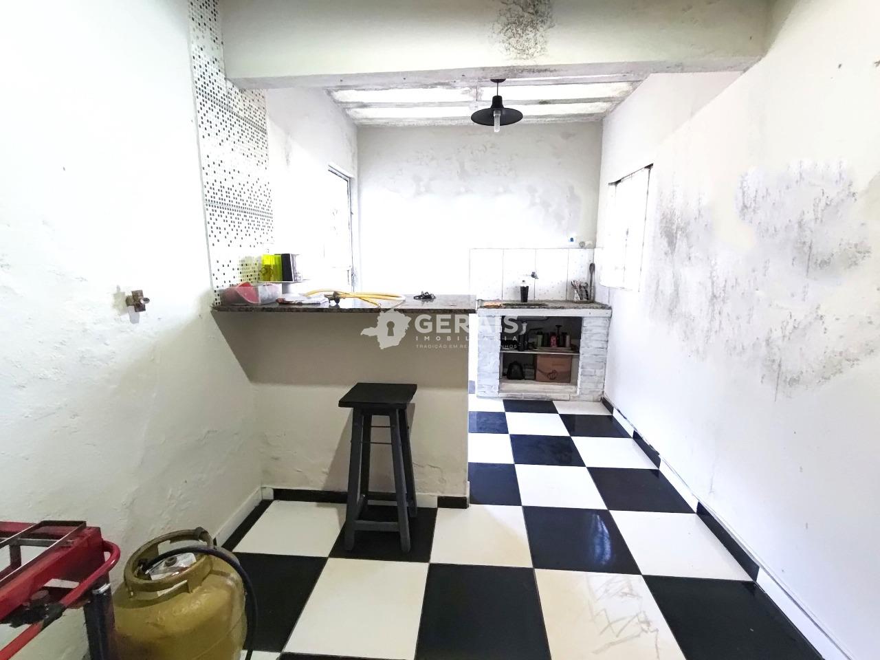 Casa à venda no CONJUNTO HABITACIONAL DOM CRISTIANO: 04- COZINHA