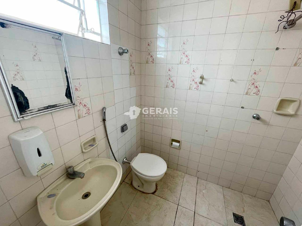 Casa para aluguel no CENTRO: 08- BANHO SOCIAL