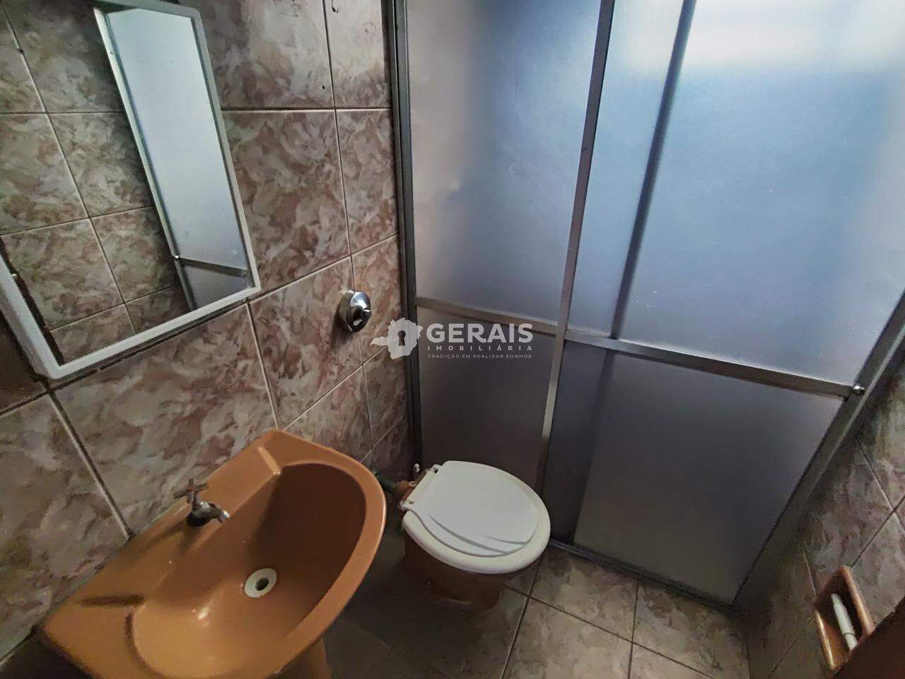 Casa para aluguel no LP PEREIRA: 07- BANHO SOCIAL