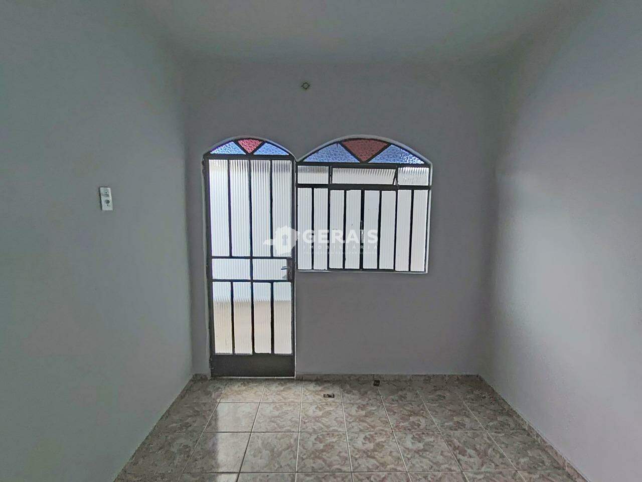 Casa para aluguel no LP PEREIRA: 03- SALA