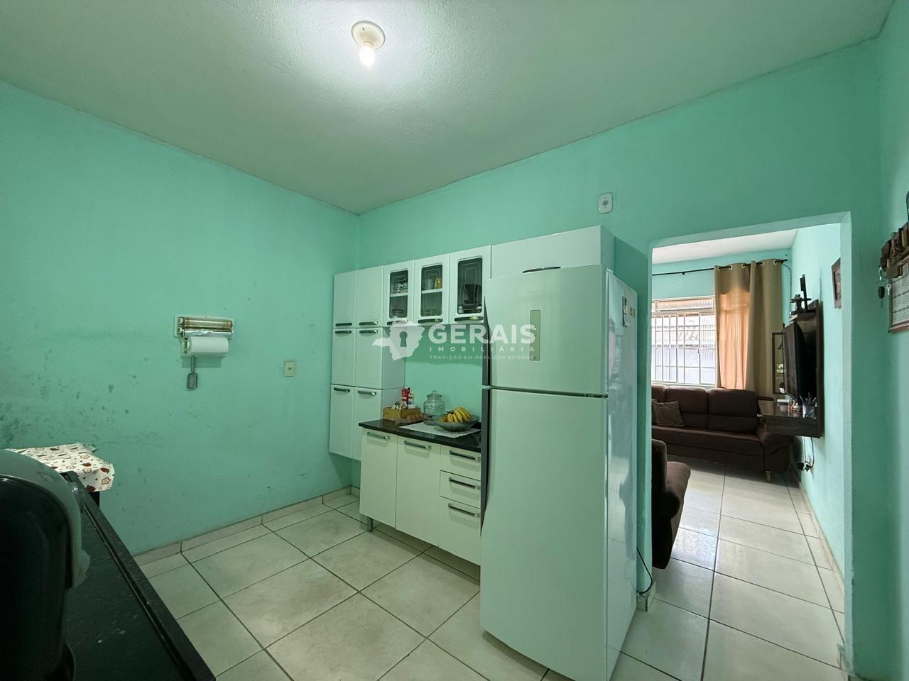 Casa à venda no MARIA HELENA: 07- COZINHA