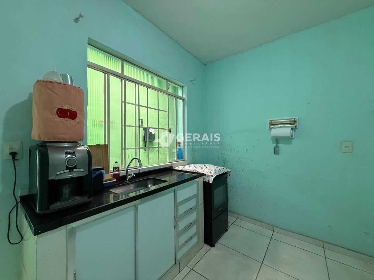 Casa à venda no MARIA HELENA: 06- COZINHA