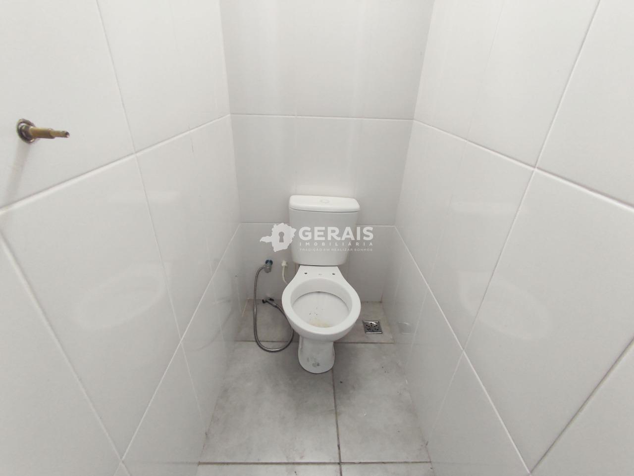 Galpão para aluguel no MANOEL VALINHAS: 07 - BANHEIRO