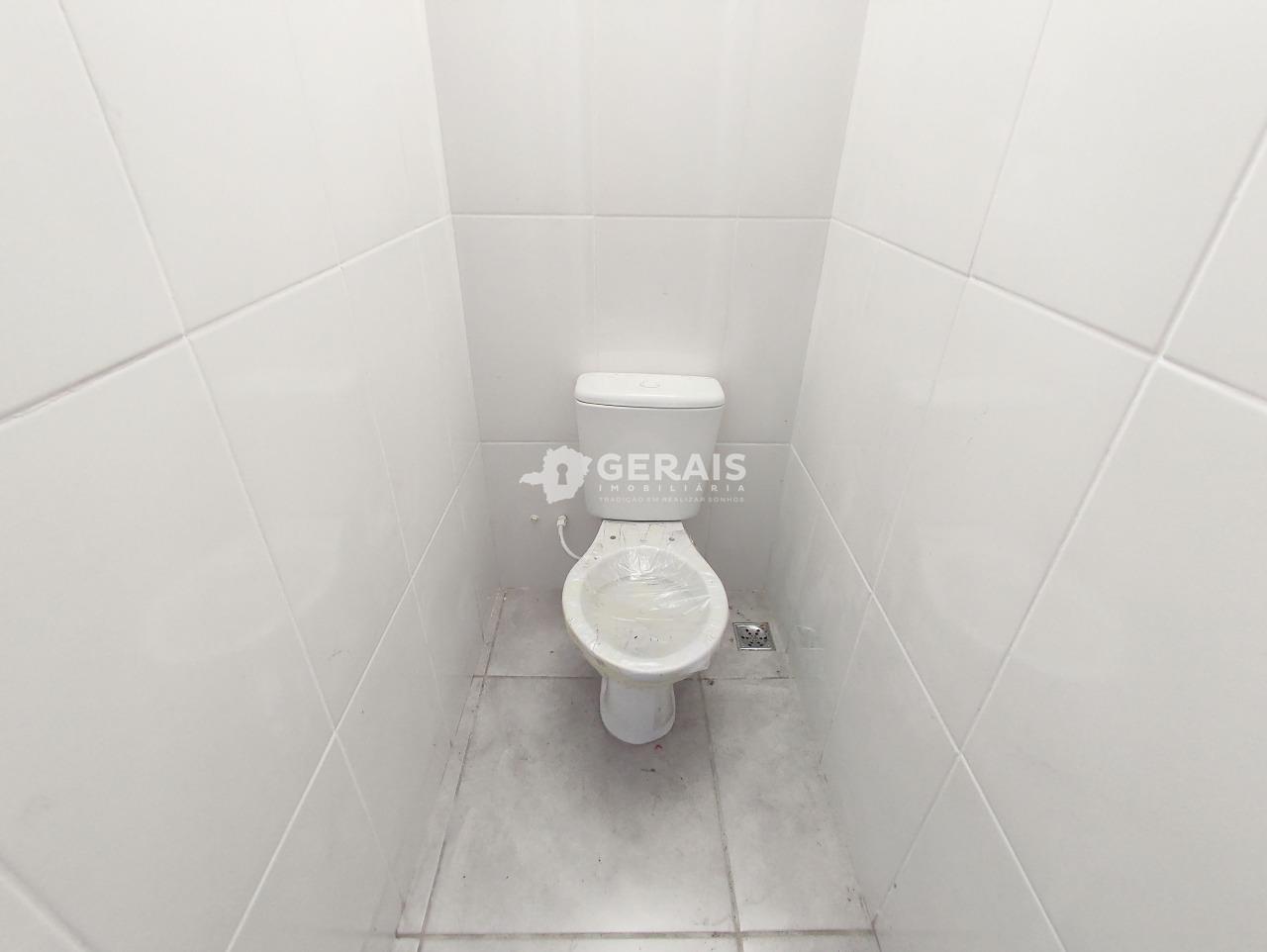 Galpão para aluguel no MANOEL VALINHAS: 06 - BANHEIRO