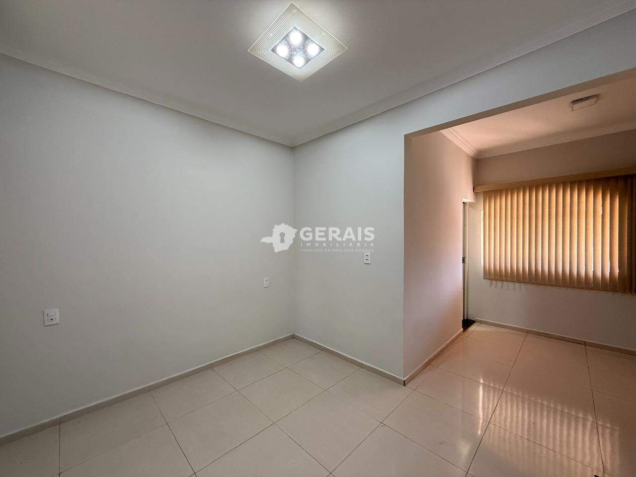 Casa para aluguel no SANTA ROSA: 08- QUARTO SUÍTE