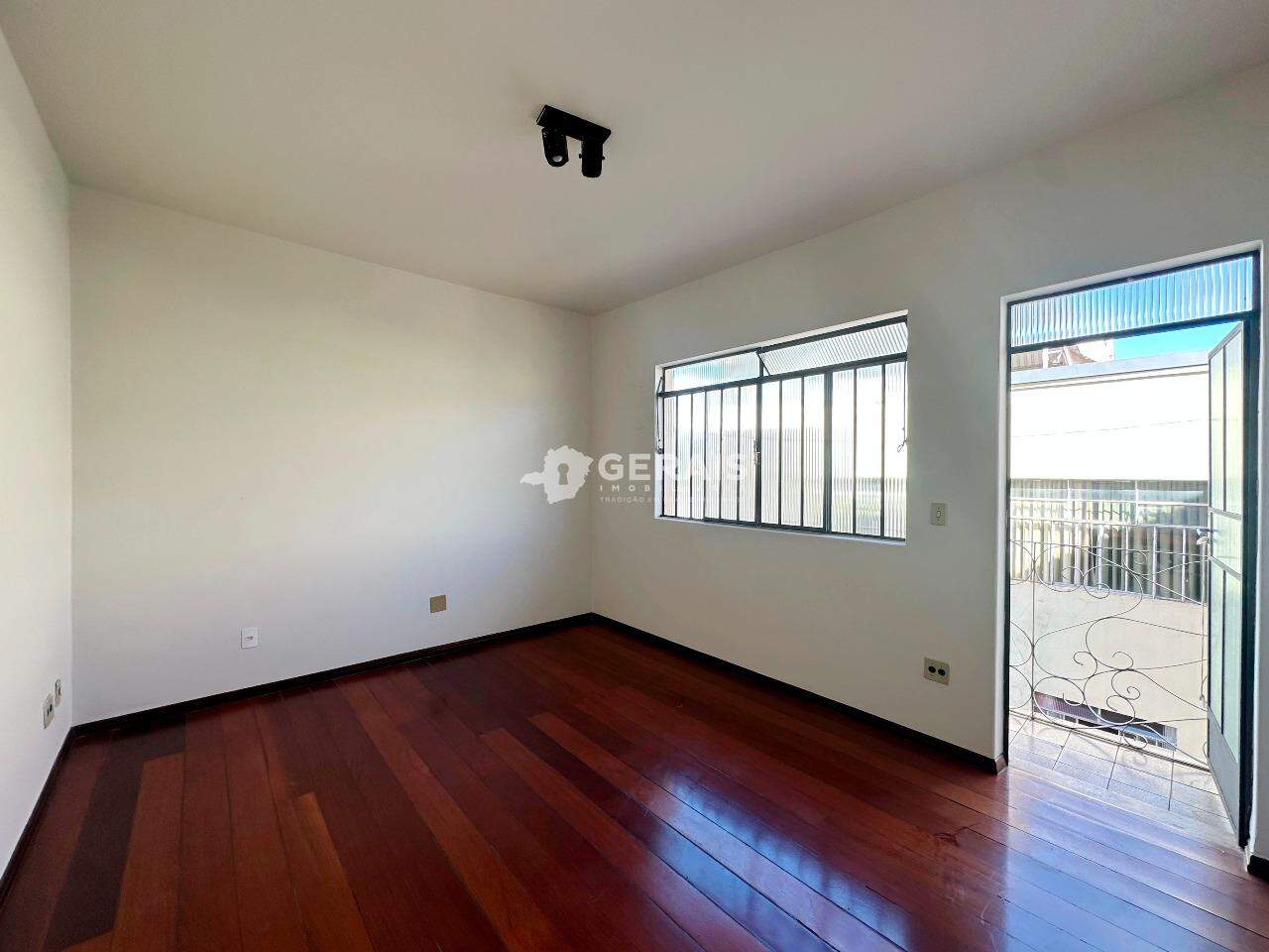 Apartamento à venda no CENTRO: 07- QUARTO SUÍTE