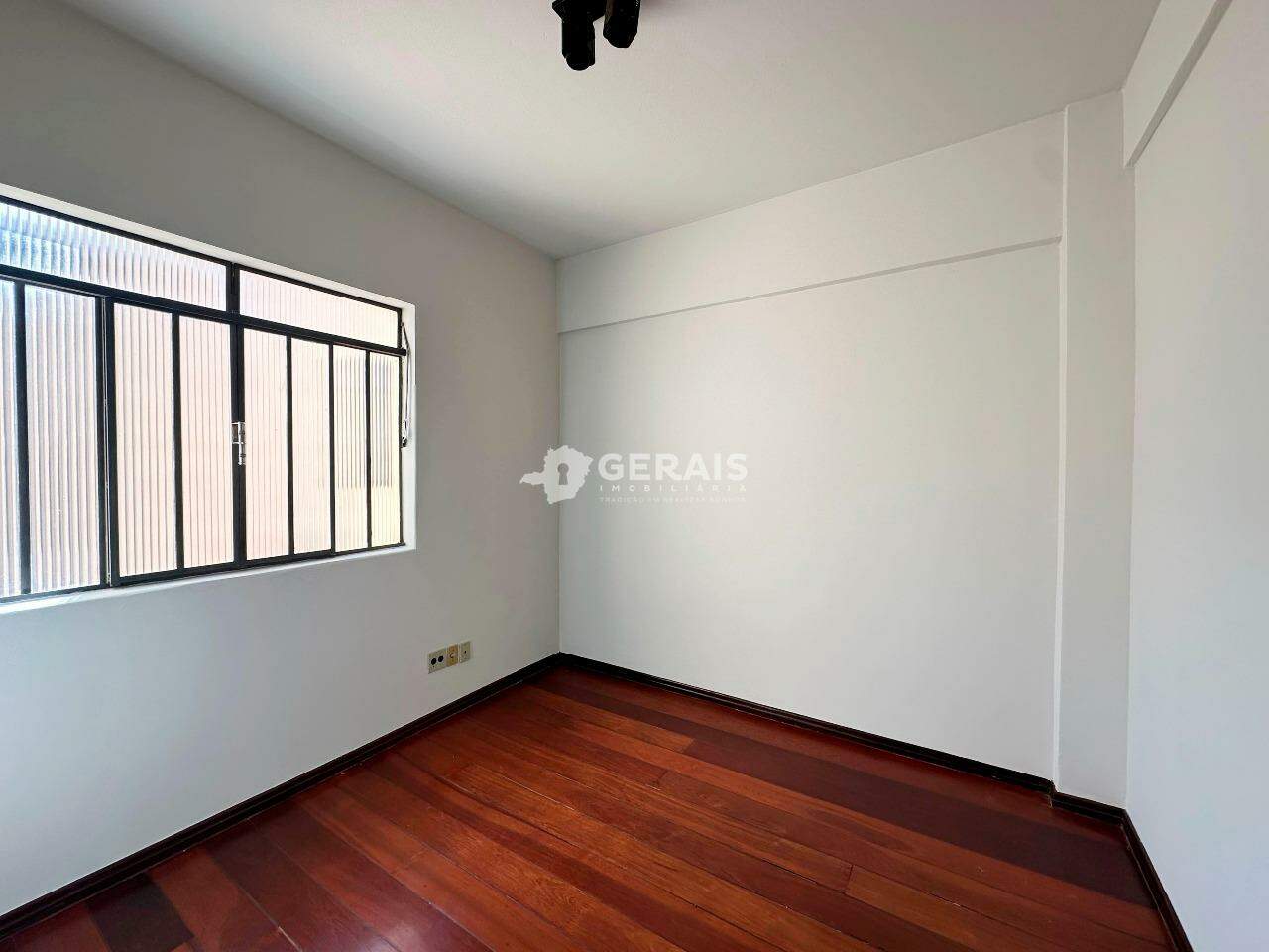 Apartamento à venda no CENTRO: 04- QUARTO 01