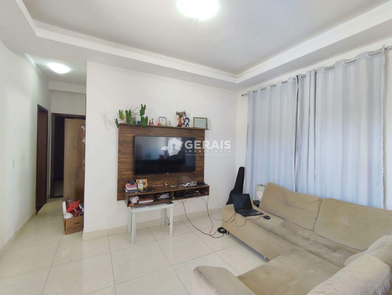 Casa para aluguel no NOVO PARAÍSO: 03 - SALA