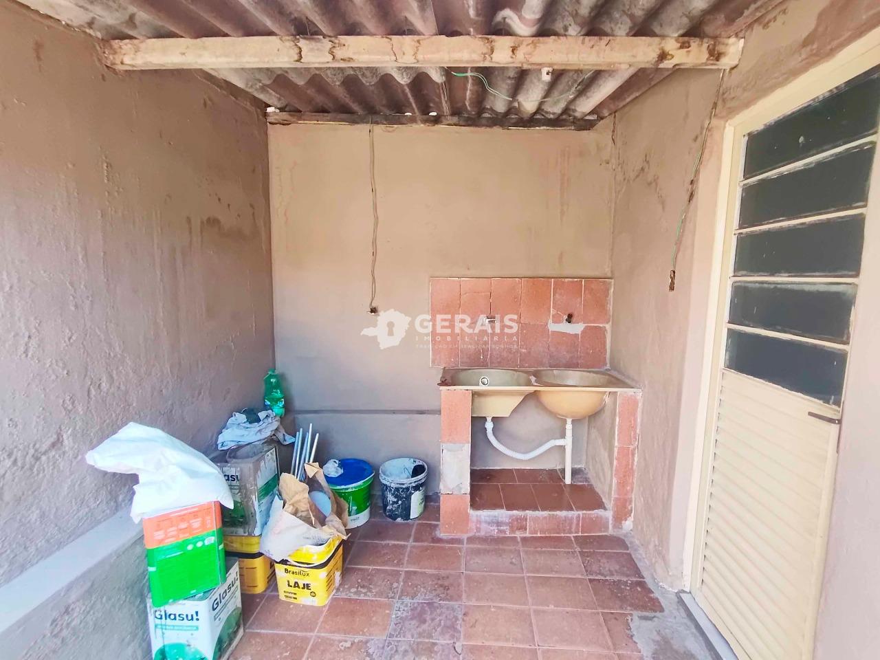 Casa para aluguel no VALE DO SOL: 09- ÁREA DE SERVIÇO