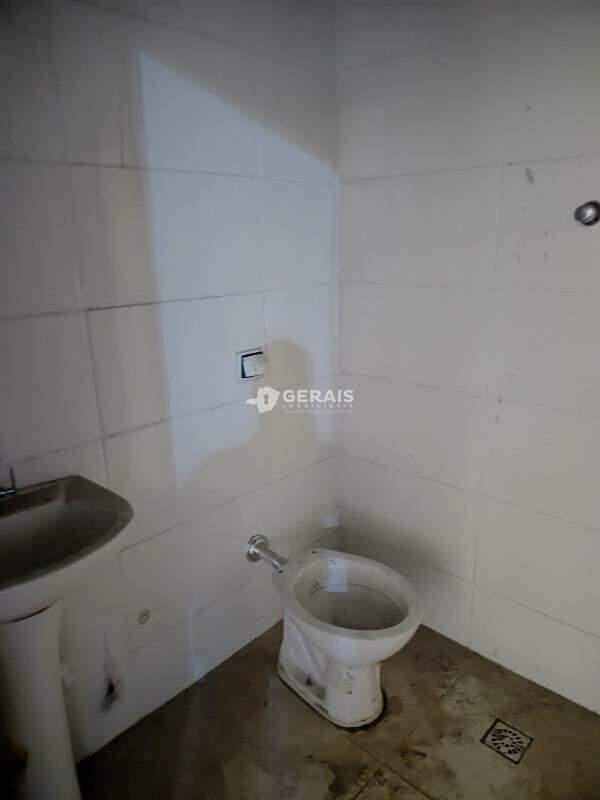 Galpão para aluguel no TIETE: 08- BANHEIRO 01