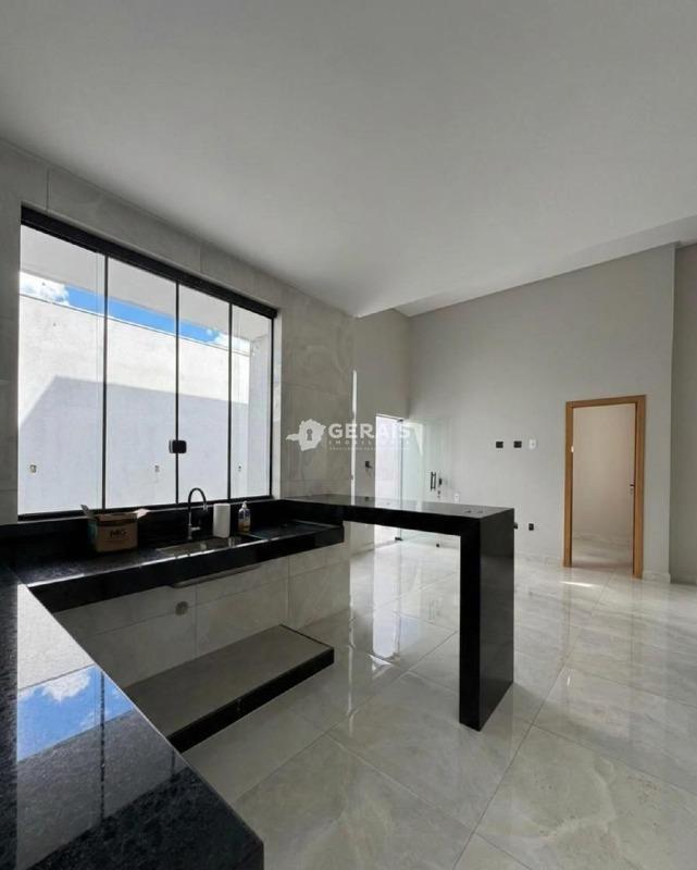 Casa à venda no SANTA ROSA: 02- SALA / COZINHA