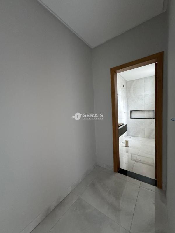 Casa à venda no SANTA ROSA: 05- CLOSET SUÍTE