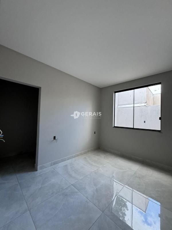 Casa à venda no SANTA ROSA: 04- QUARTO SUÍTE