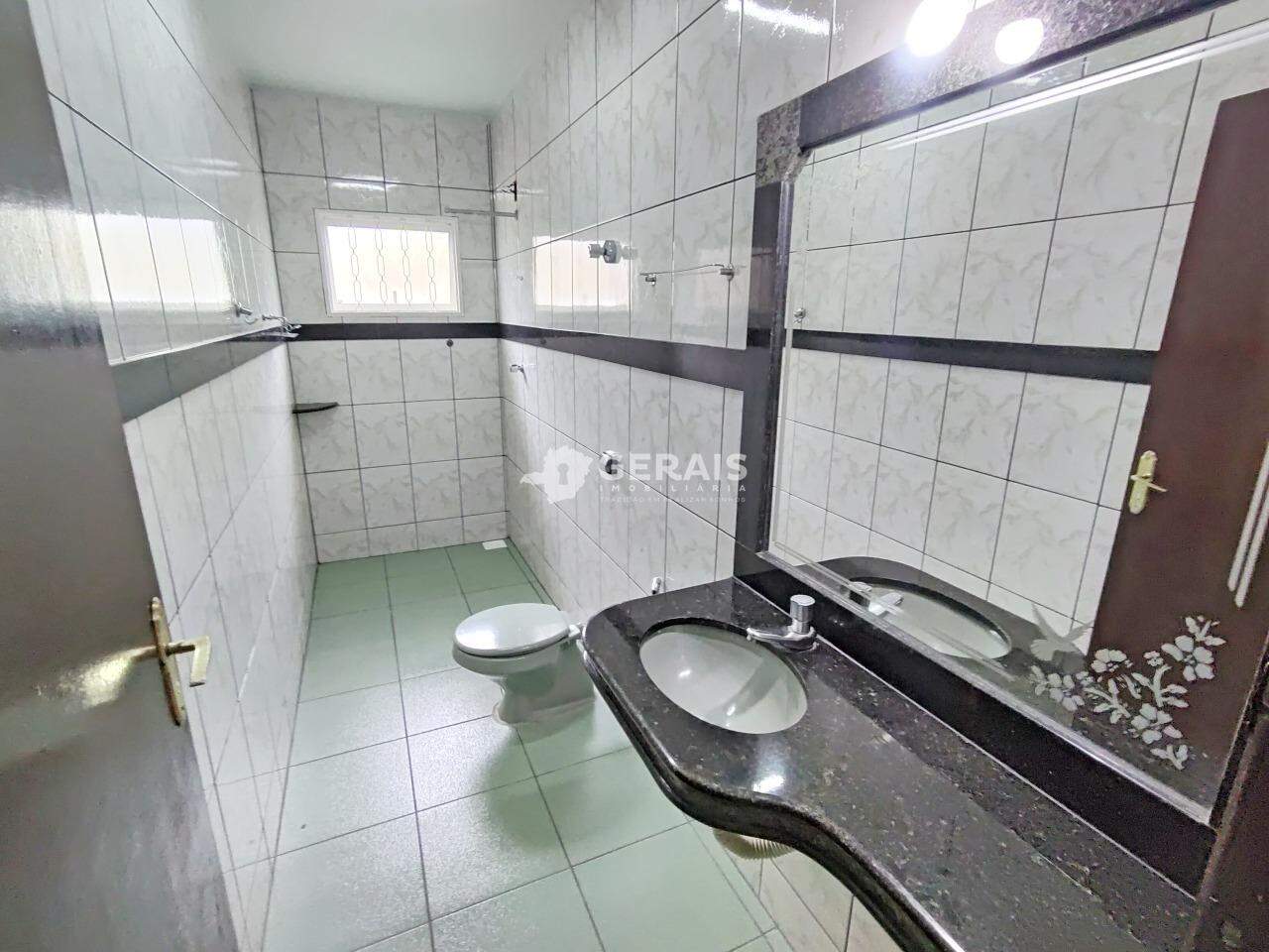 Casa para aluguel no SANTA ROSA: 07- BANHO SOCIAL