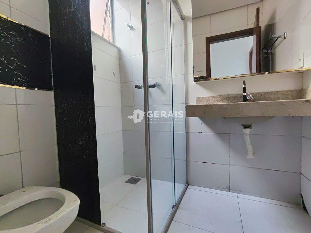 Casa para aluguel no VILA ROMANA: 09 - BANHO SOCIAL
