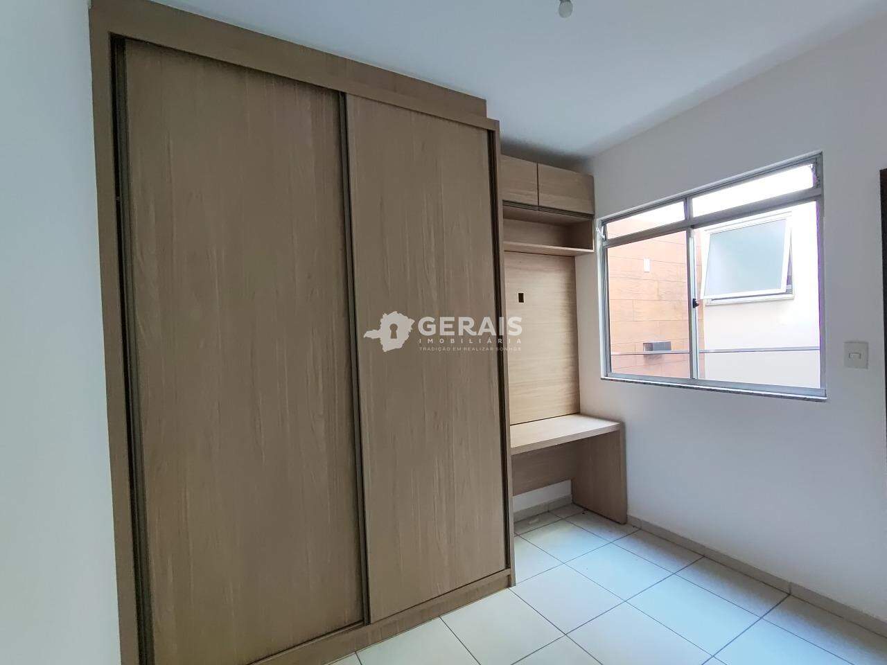 Casa para aluguel no VILA ROMANA: 06 - QUARTO 01