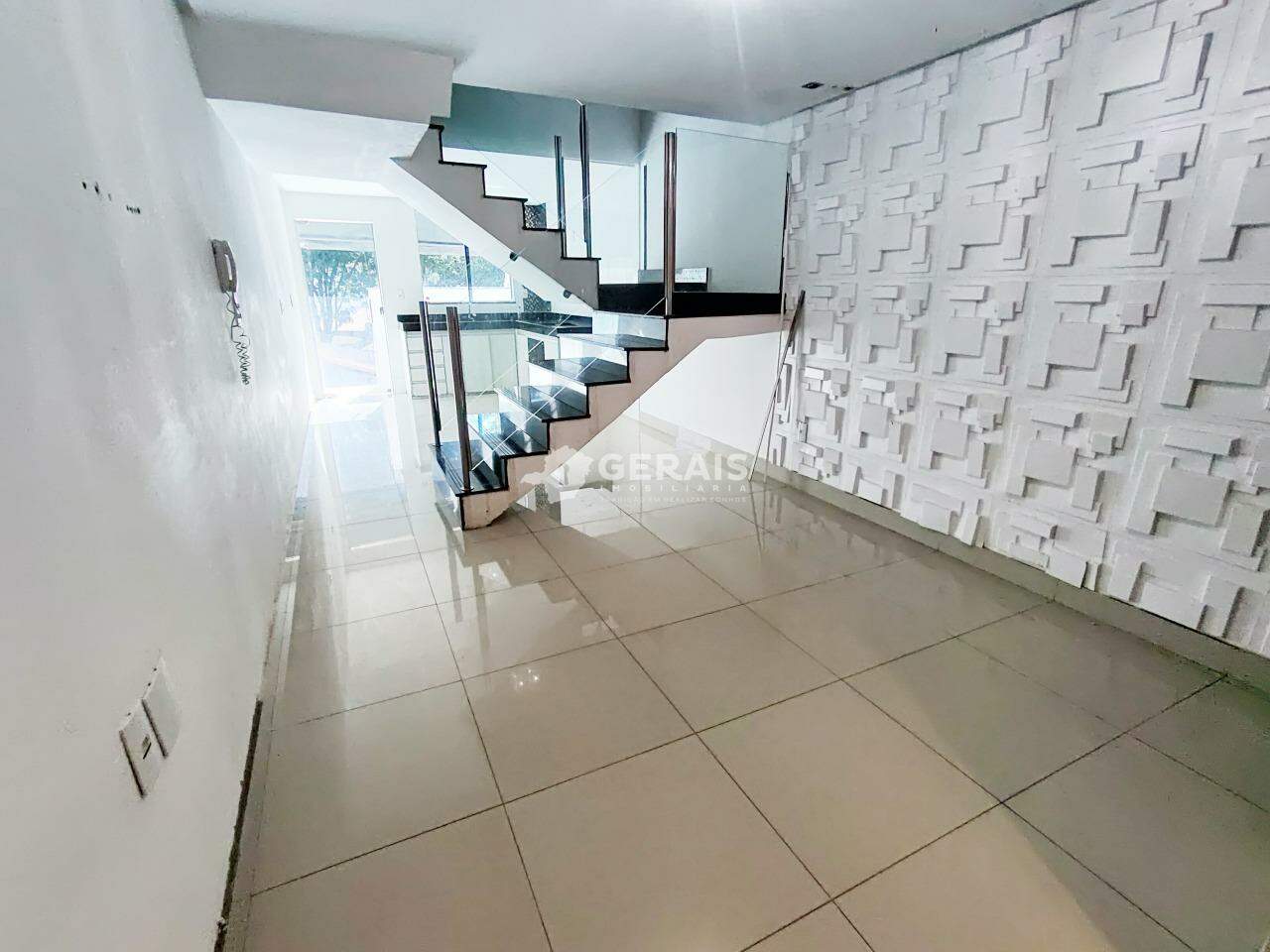 Casa para aluguel no SANTA MARTA: 04-SALA