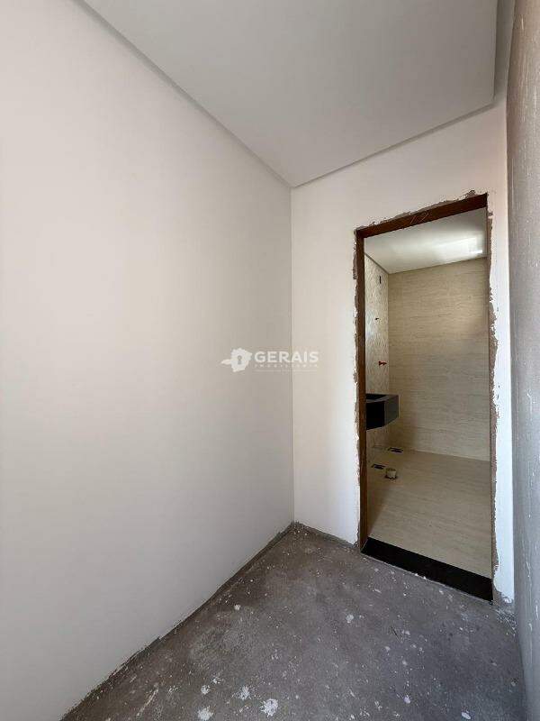 Casa à venda no MANOEL VALINHAS: 07- CLOSET SUÍTE 01