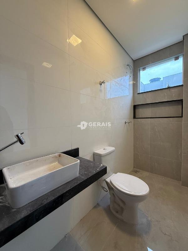 Sobrado à venda no Walchir Resende Costa: 09 - BANHO SUÍTE