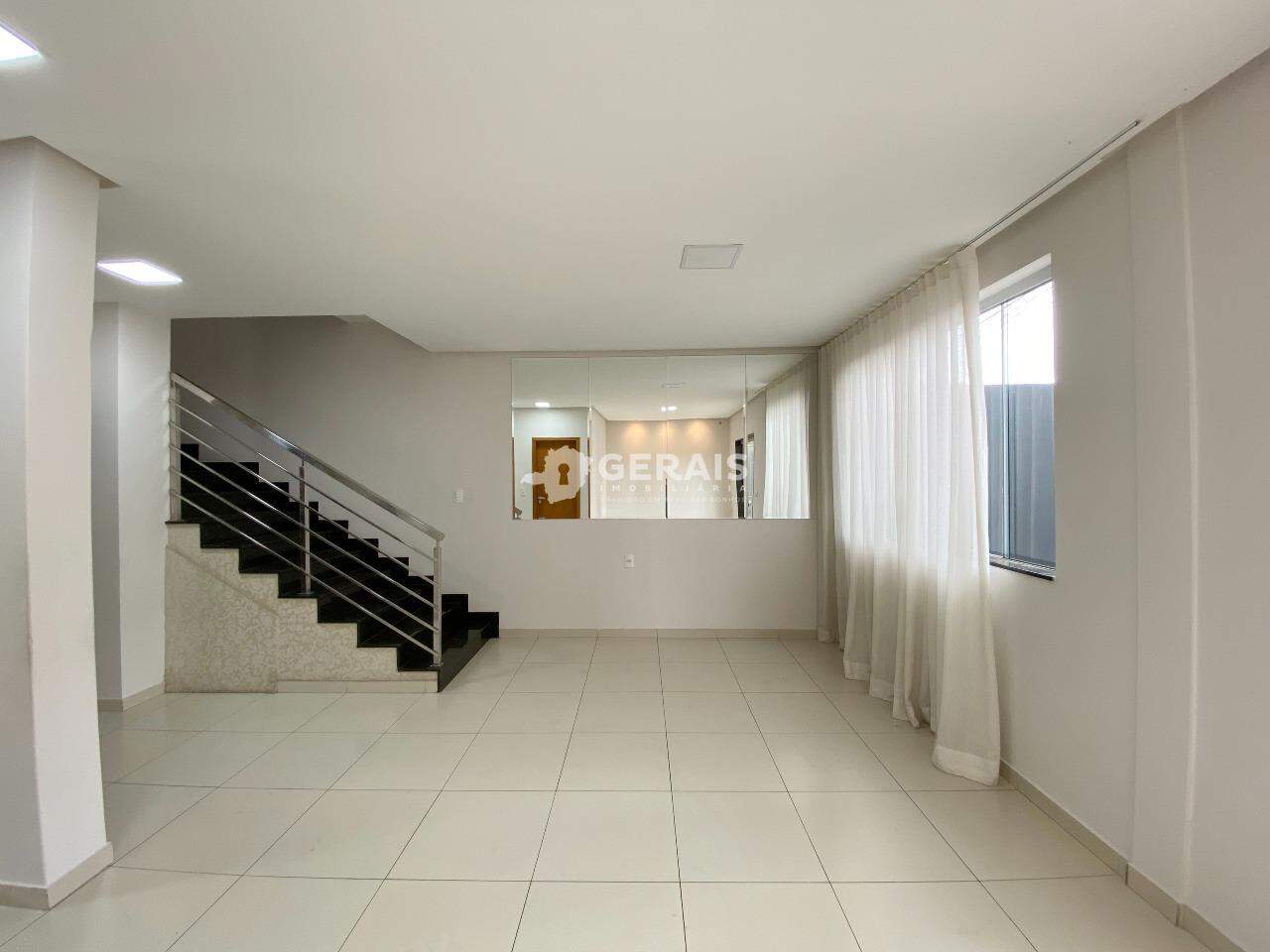 Casa para aluguel no INTERLAGOS: 04- SALA