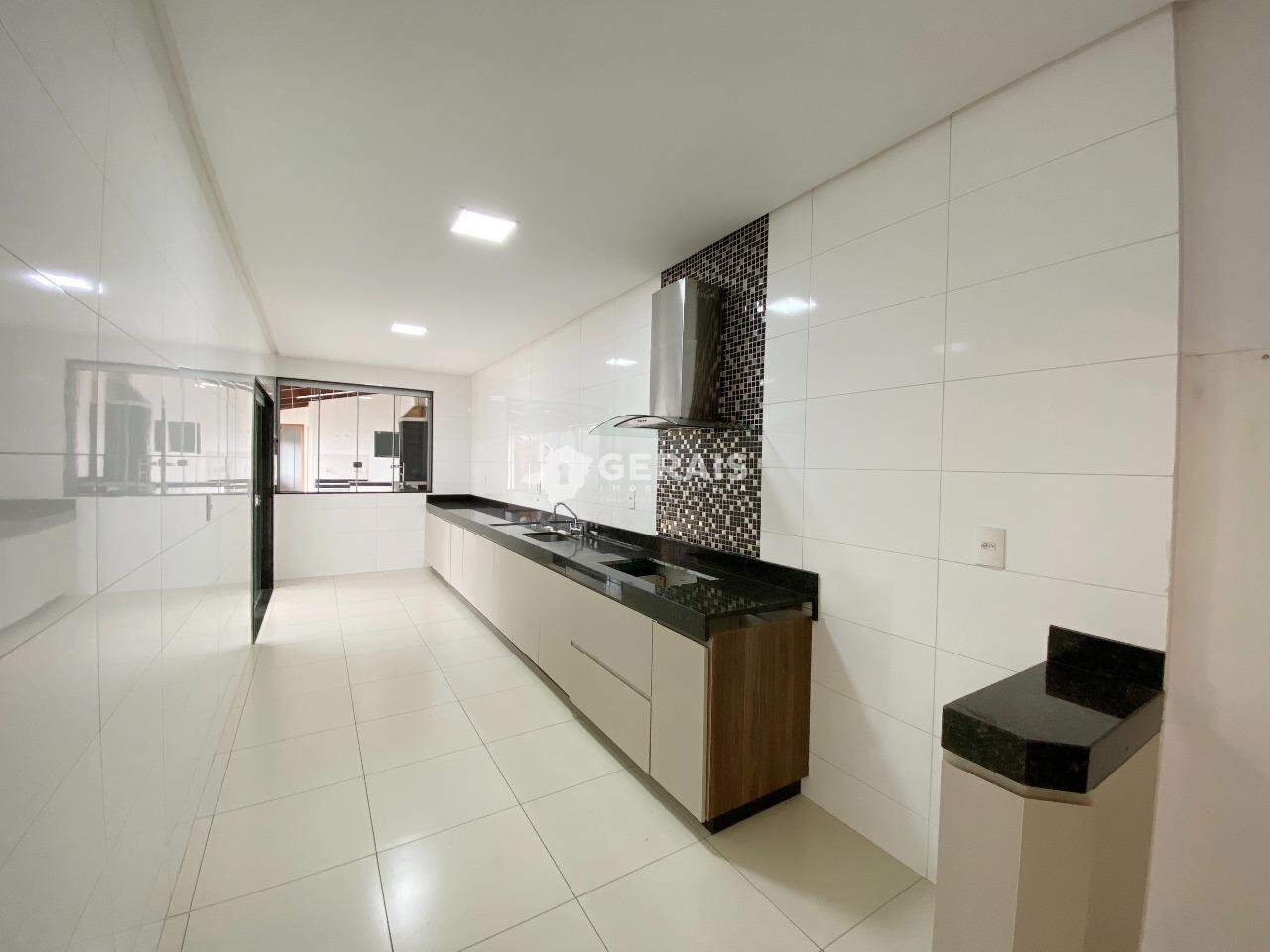 Casa para aluguel no INTERLAGOS: 06- COZINHA
