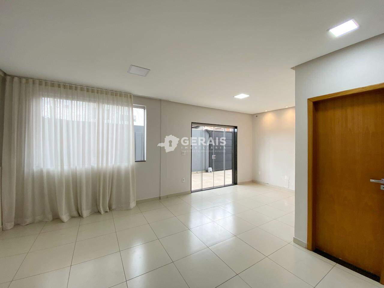 Casa para aluguel no INTERLAGOS: 03- SALA