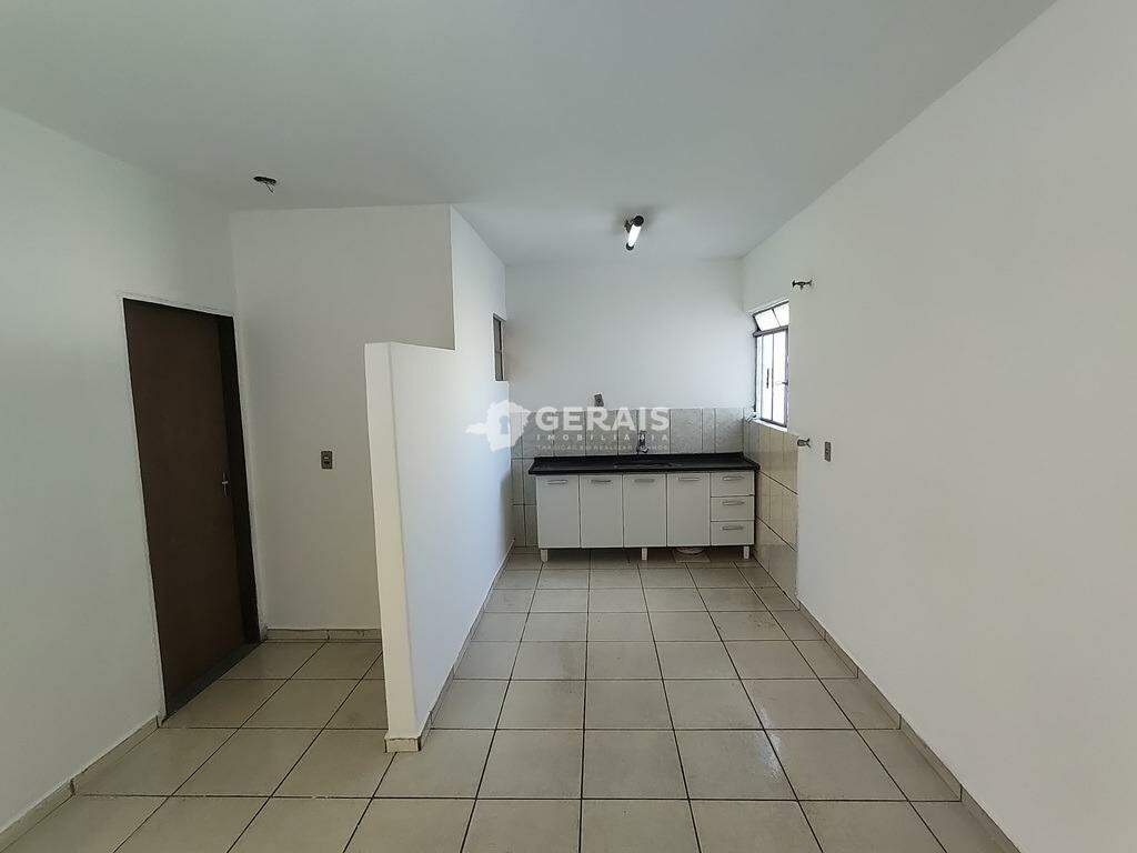 Apartamento para aluguel no VILA ESPÍRITO SANTO: 04- COZINHA