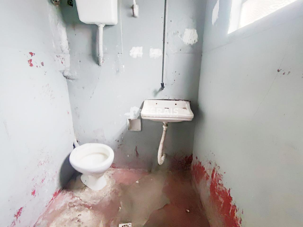 Casa para aluguel no NITERÓI: 07- BANHO SOCIAL