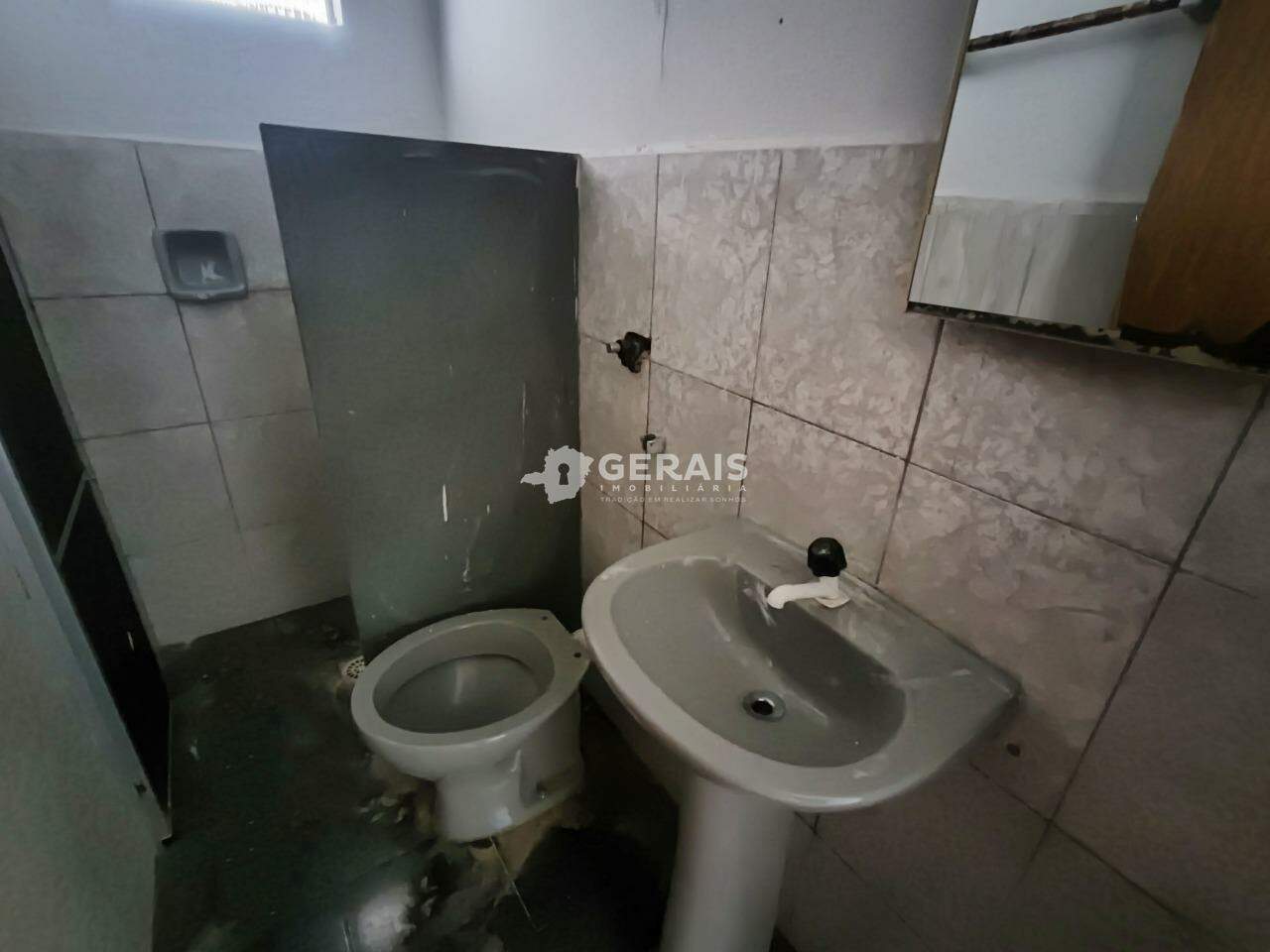 Casa para aluguel no VIVENDAS DA EXPOSIÇÃO: 08 - BANHO SOCIAL