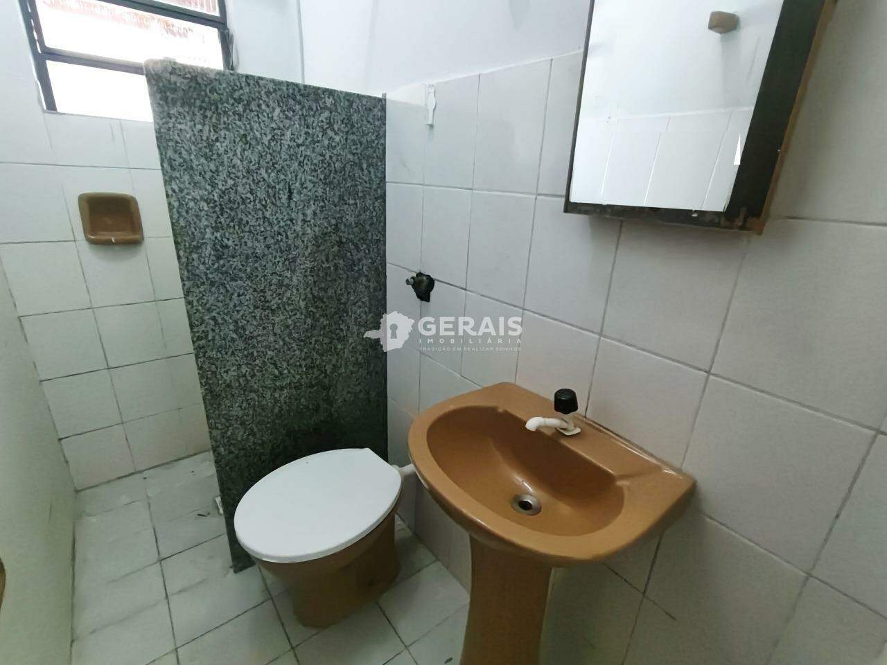 Casa para aluguel no VIVENDAS DA EXPOSIÇÃO: 09 - BANHO SOCIAL