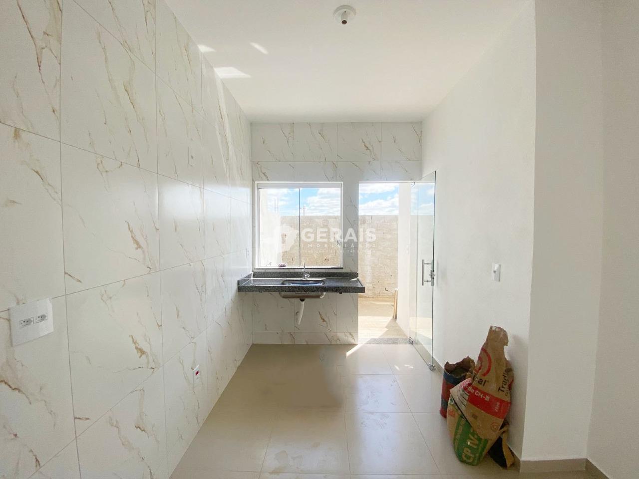 Casa à venda no JARDIM CANDIDES: 04- COZINHA