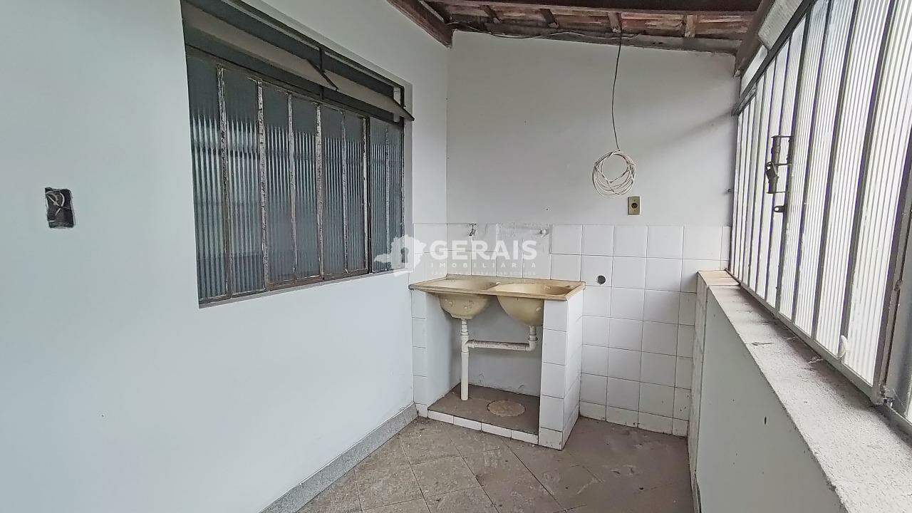 Casa para aluguel no CENTRO: 09- ÁREA DE SERVIÇO