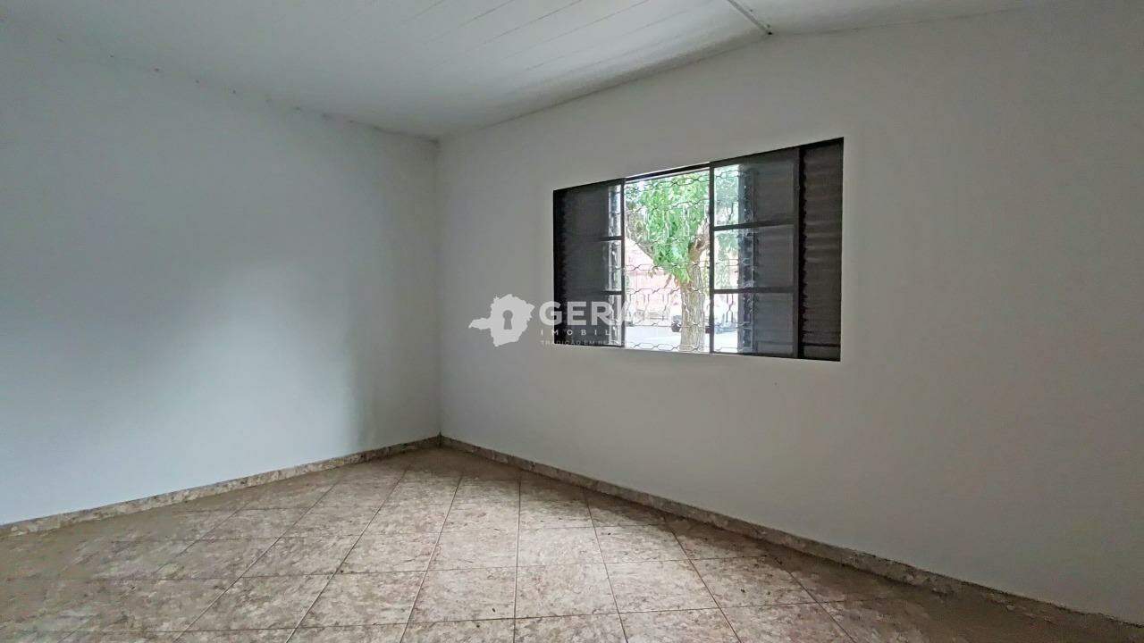 Casa para aluguel no CENTRO: 04- QUARTO 01