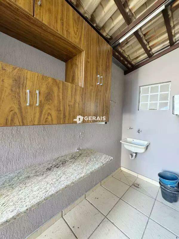 Casa à venda no SANTA ROSA: 08 - ÁREA DE SERVIÇO