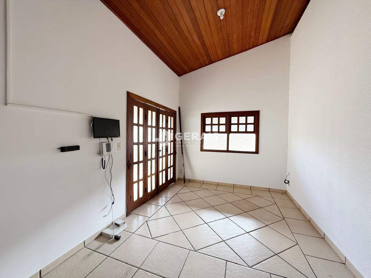 Casa à venda no SANTA ROSA: 03 - SALA