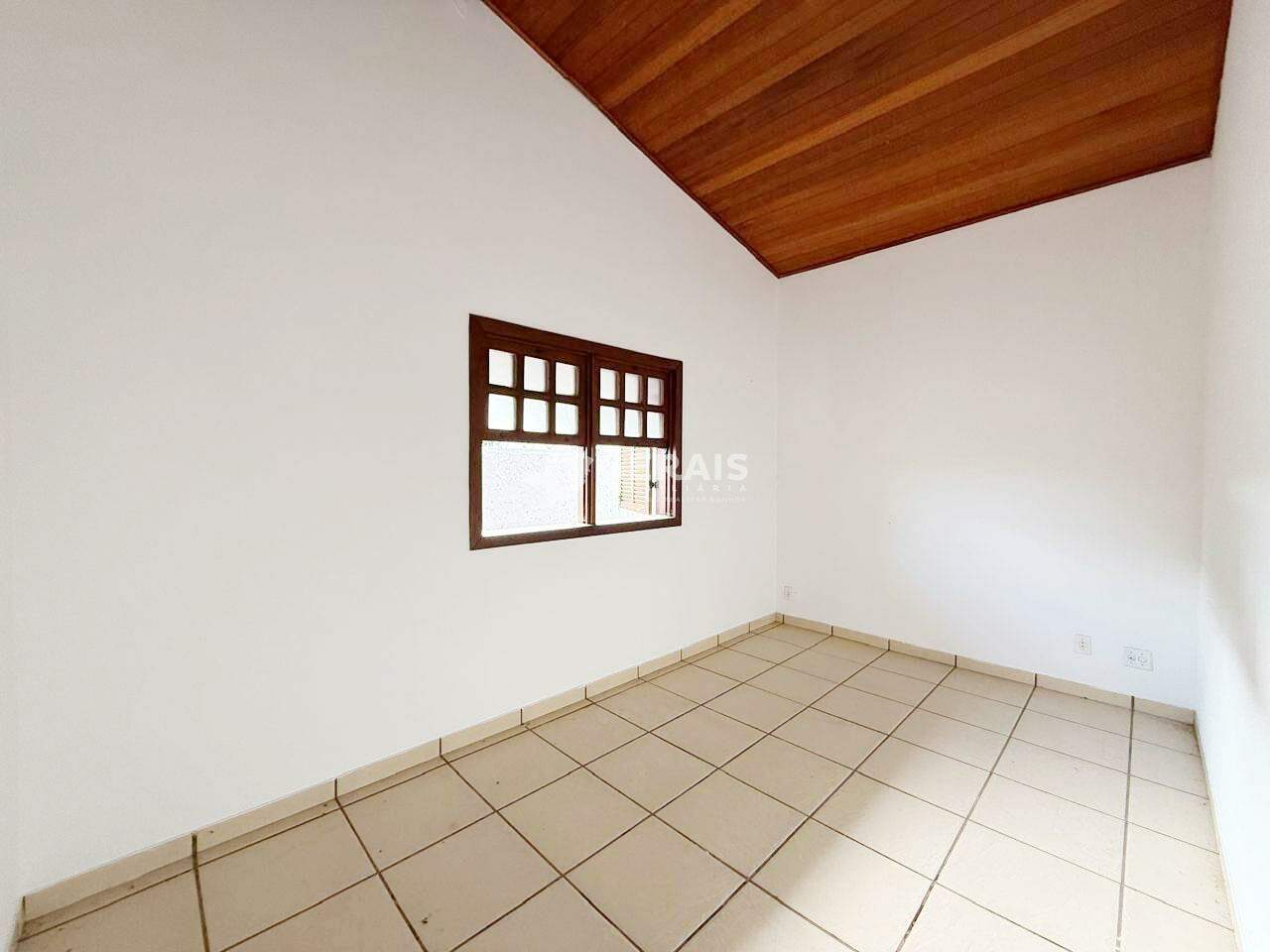 Casa à venda no SANTA ROSA: 06 - QUARTO 02