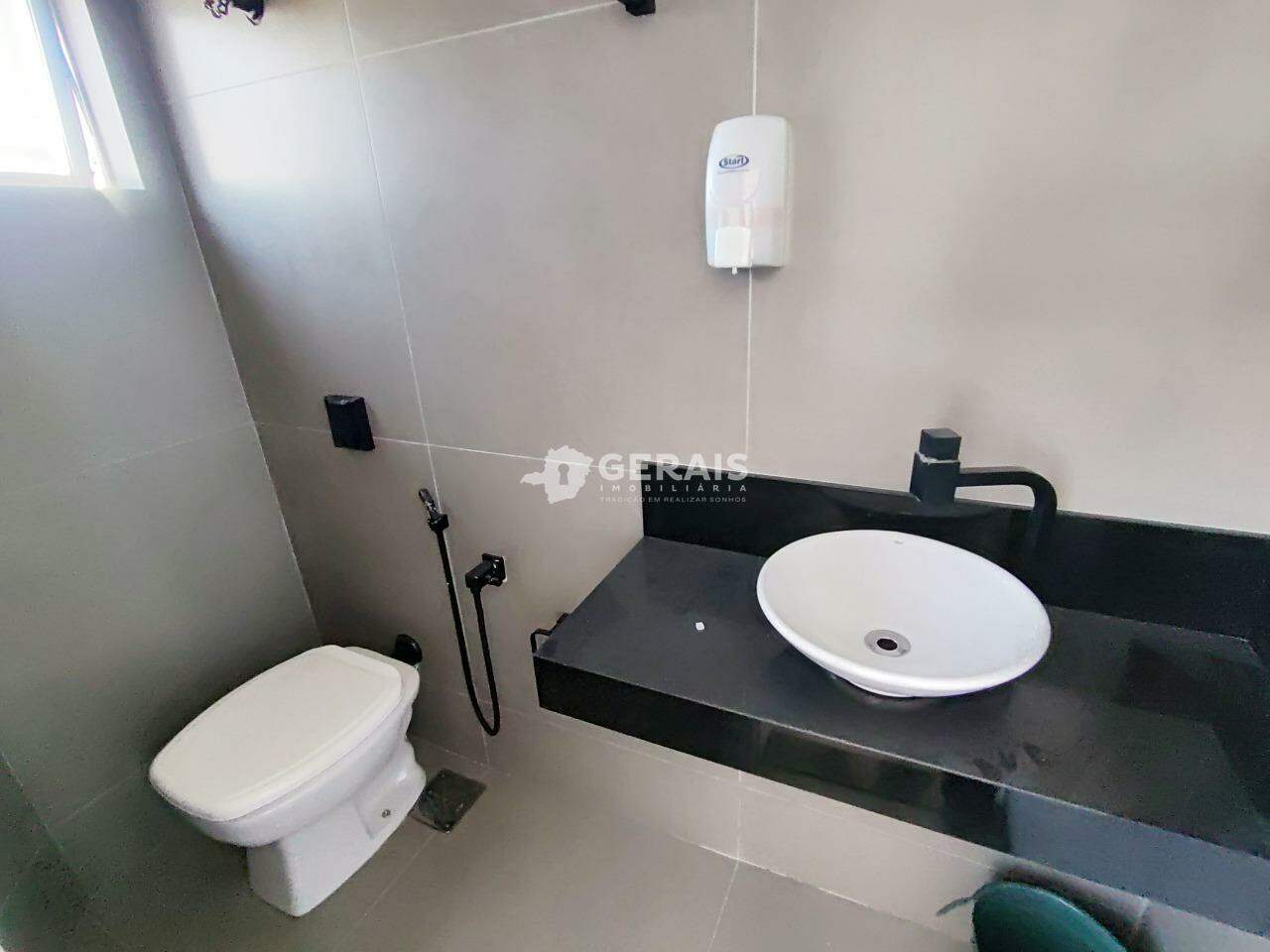 Sala para aluguel no CENTRO: 06 - BANHEIRO