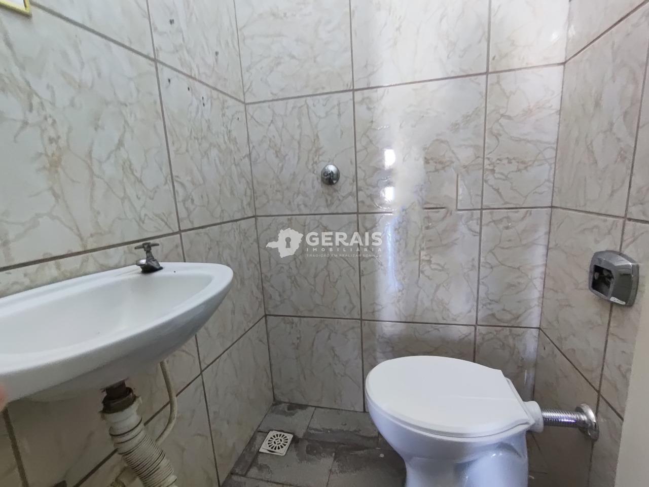 Loja para aluguel no NAÇÕES: 06 - BANHEIRO