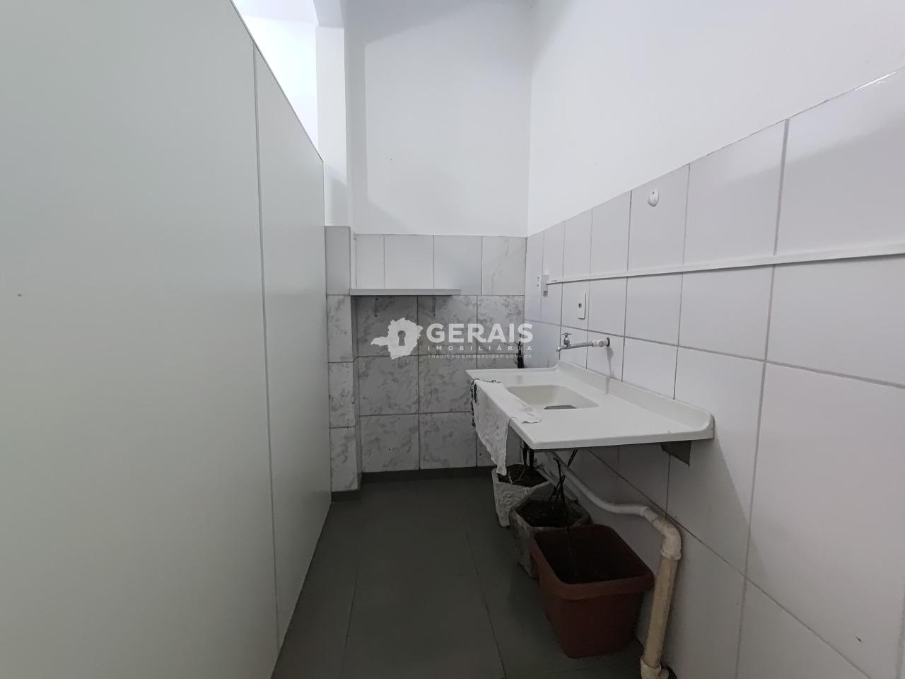 Loja para aluguel no NAÇÕES: 05 - ÁREA DE SERVIÇO