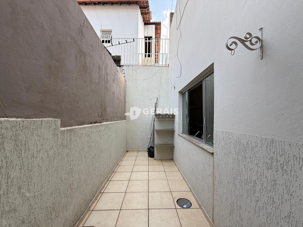 Casa à venda no SANTO ANTÔNIO: 09 - AREA EXTERNA 01