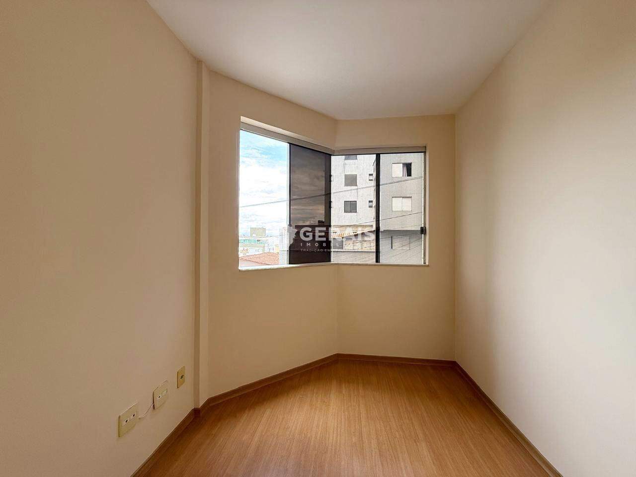 Apartamento à venda no CENTRO: 06- QUARTO 01