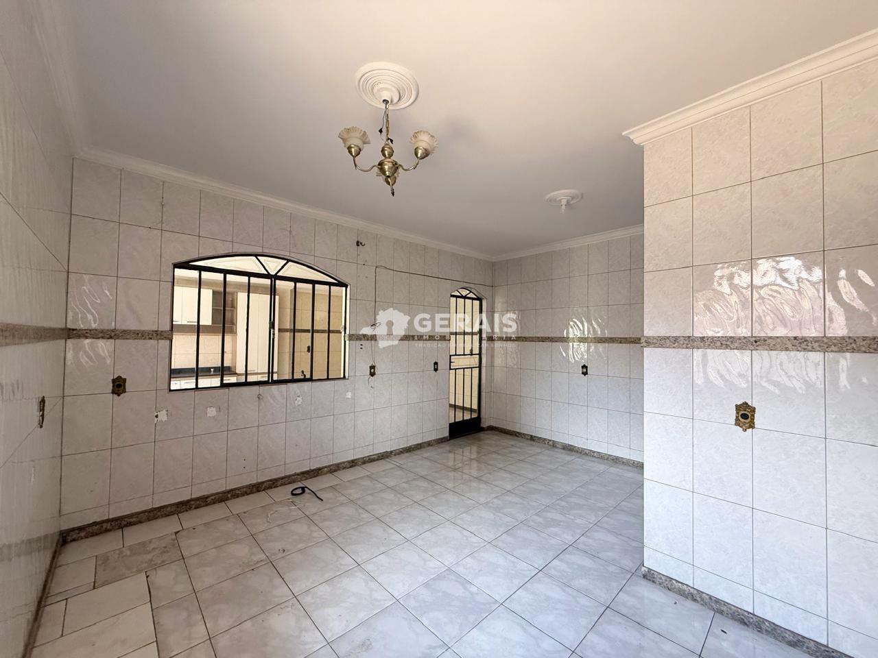 Casa à venda no SÃO SEBASTIÃO: 04- SALA