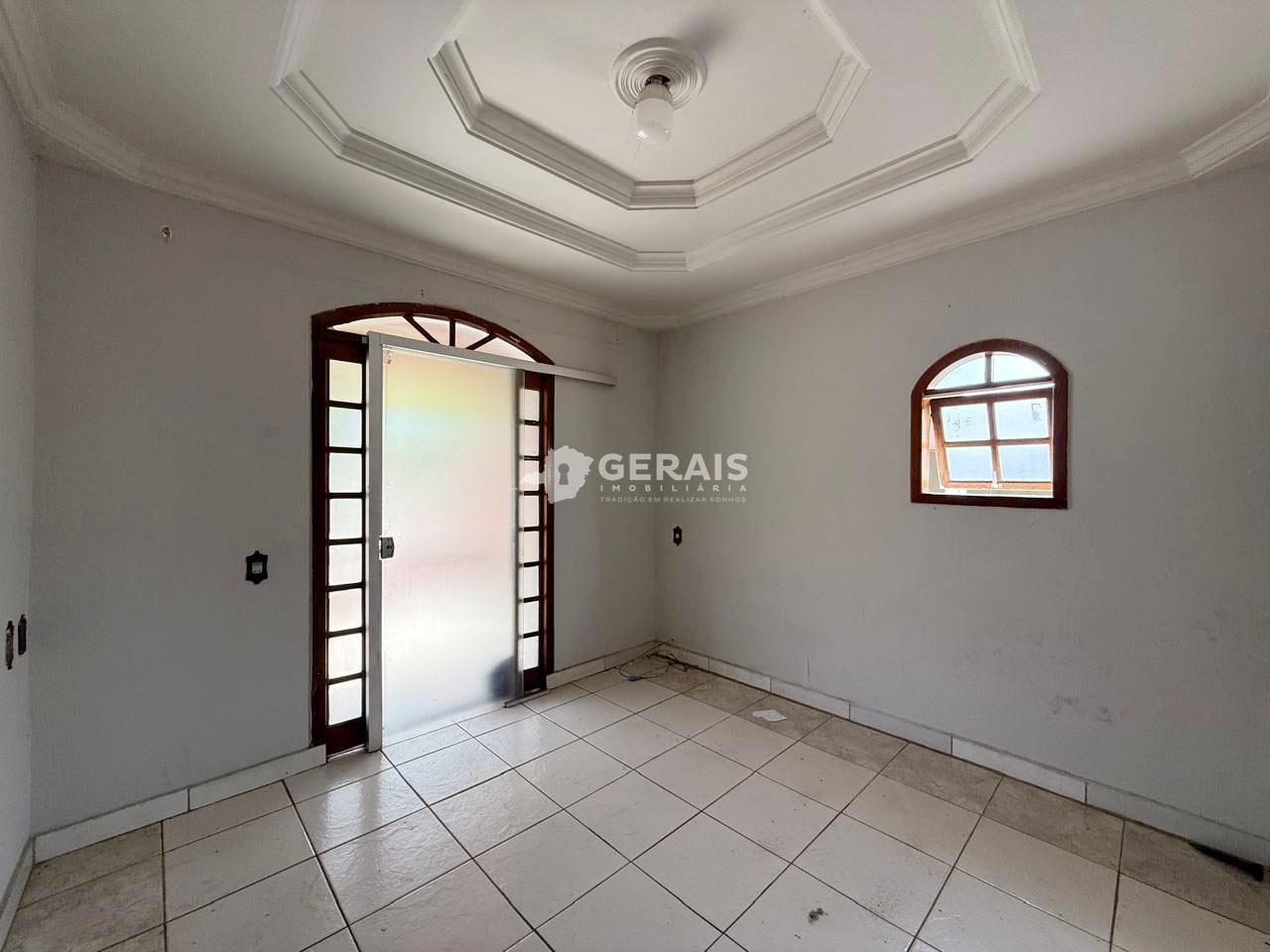 Casa à venda no SÃO SEBASTIÃO: 03- SALA