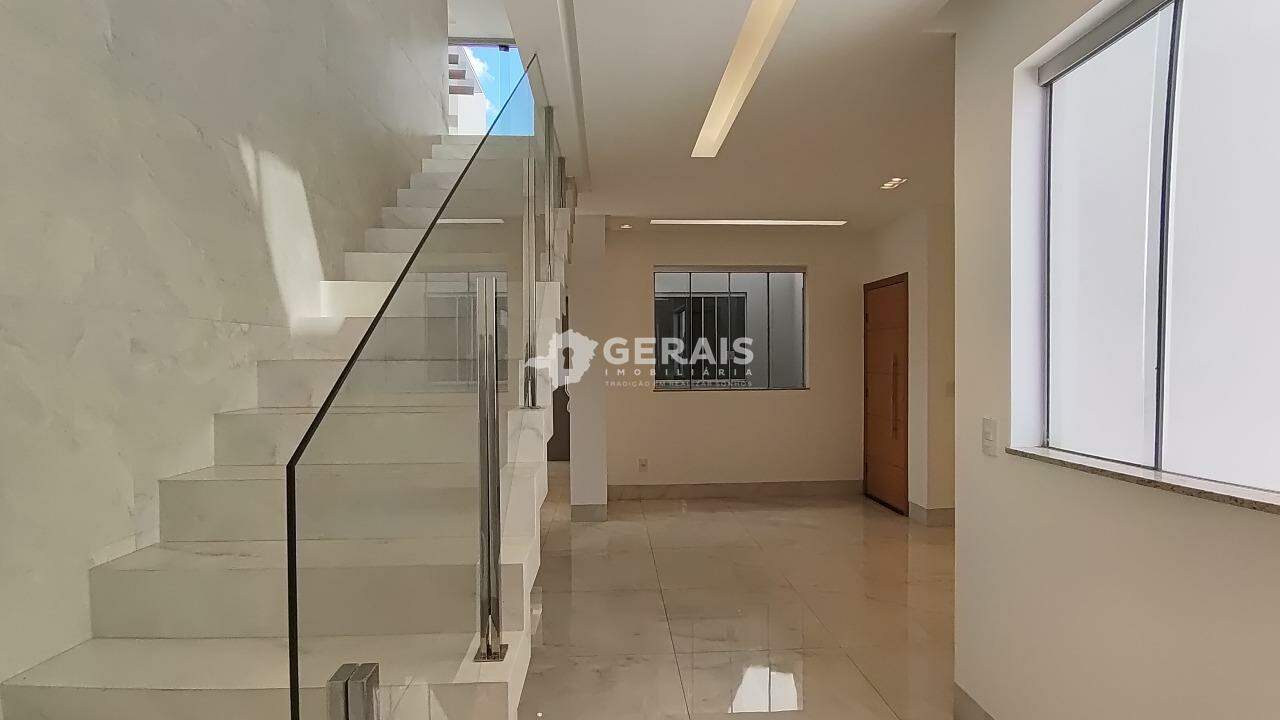 Apto Cobertura para aluguel no ESPLANADA: 05- ESCADA