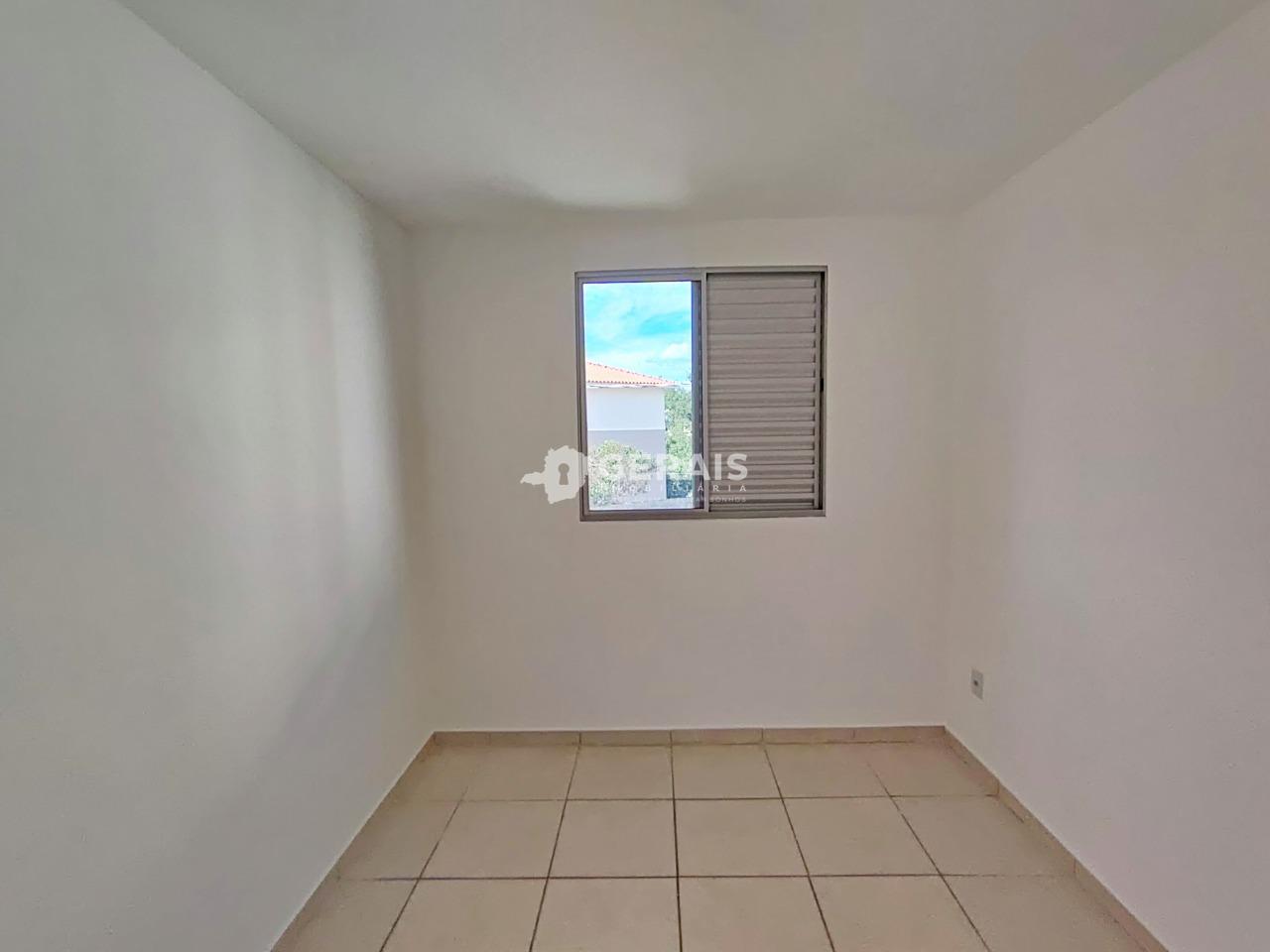 Apartamento para aluguel no REALENGO: 03- QUARTO 01