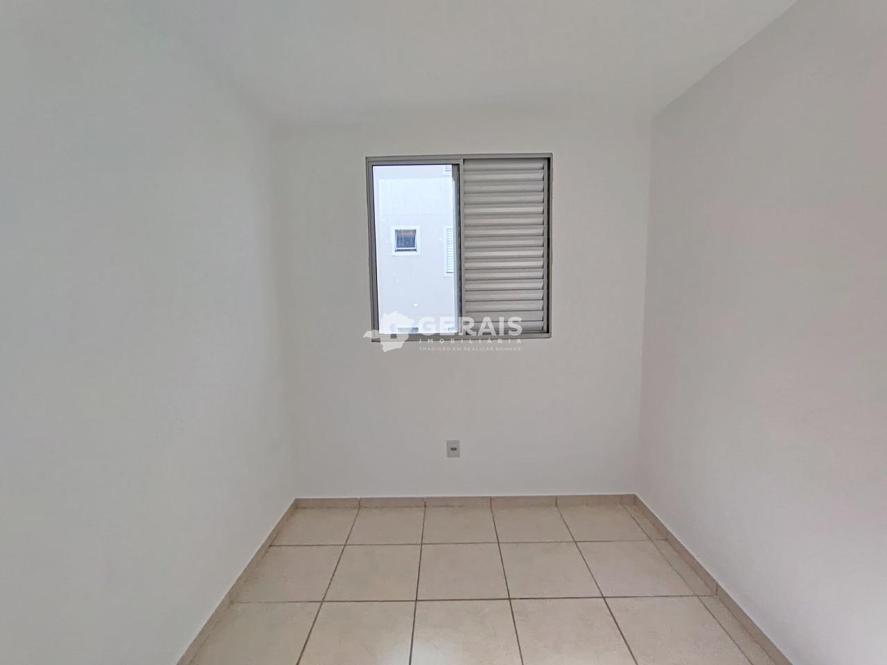 Apartamento para aluguel no REALENGO: 04- QUARTO 02