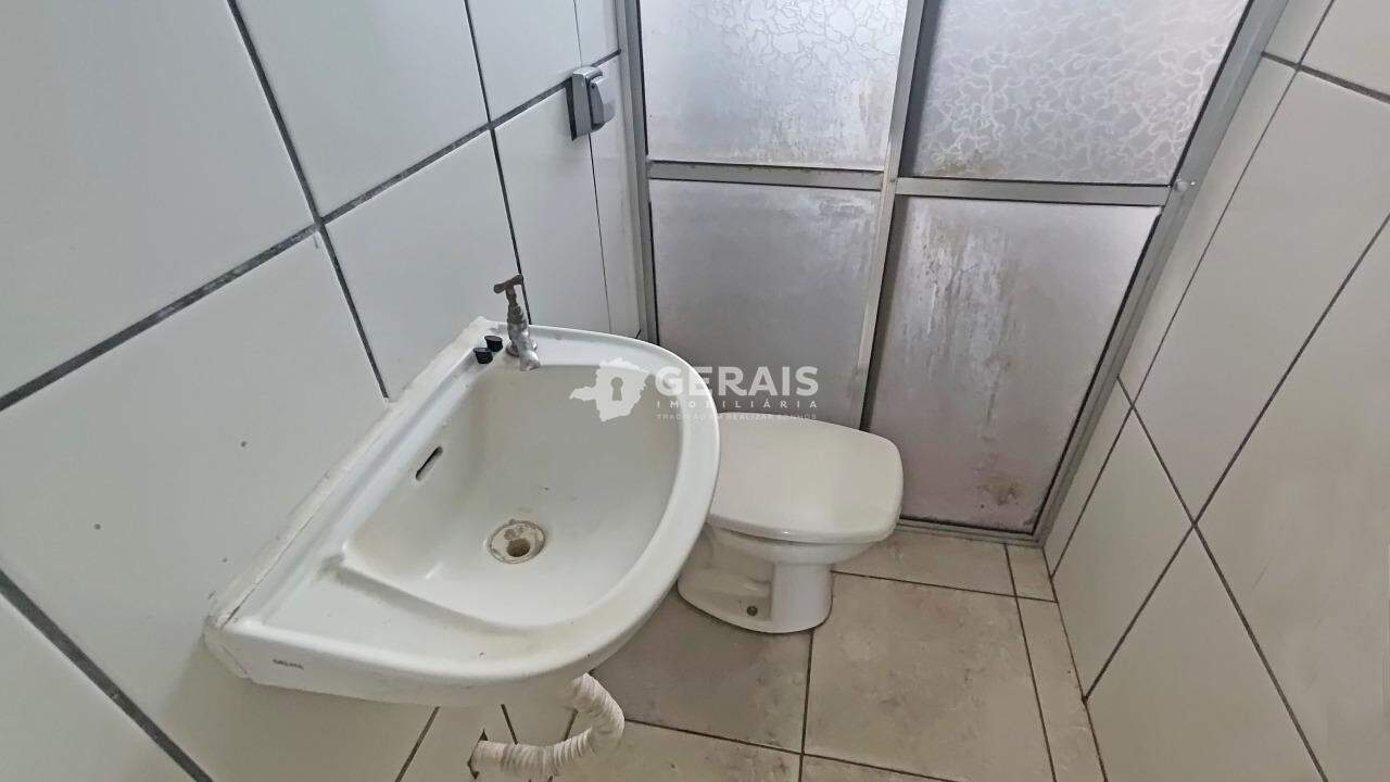 Barracão para aluguel no PLANALTO: 06 - BANHO SOCIAL