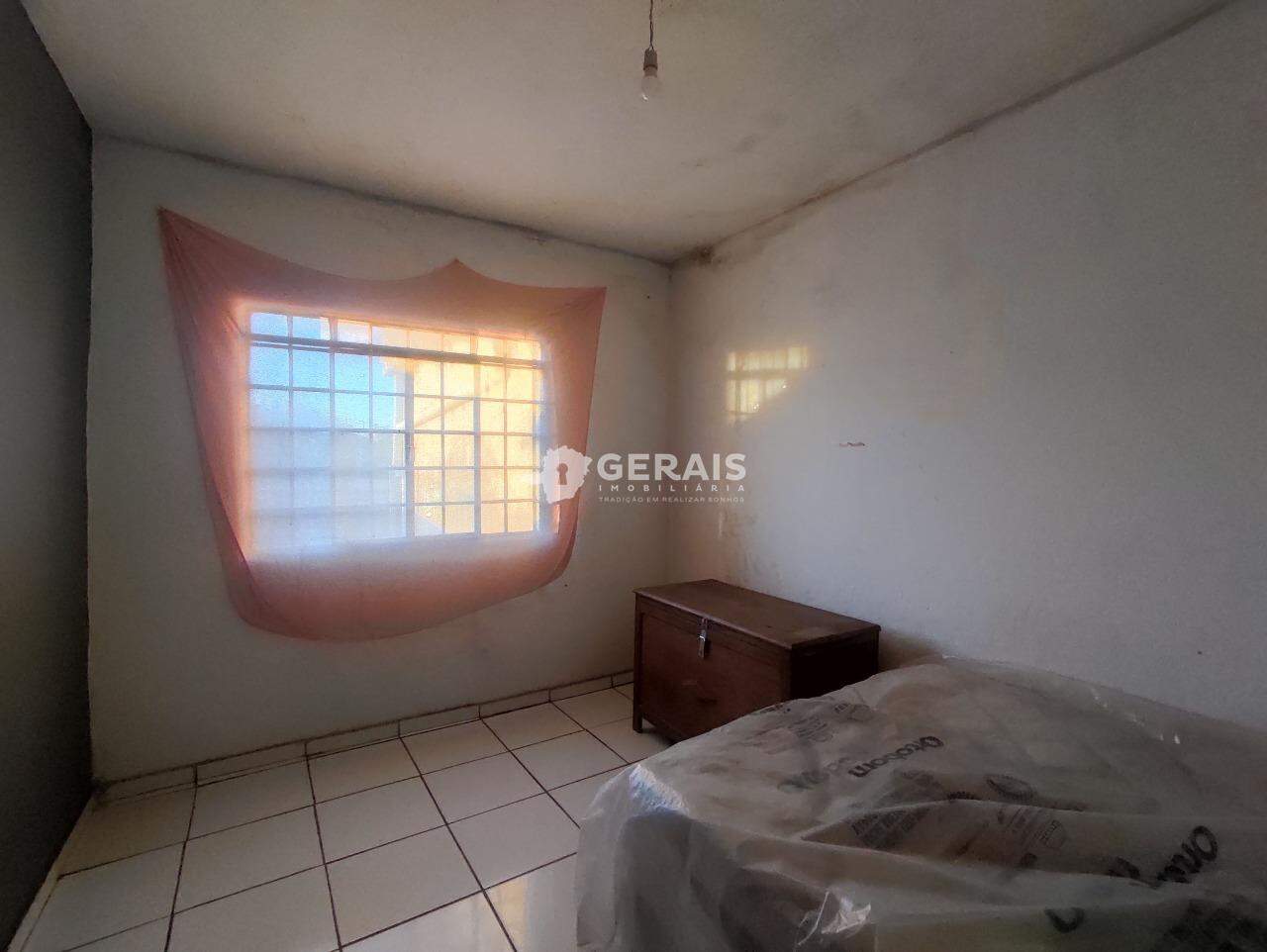 Casa à venda no INTERLAGOS: 08- QUARTO 01