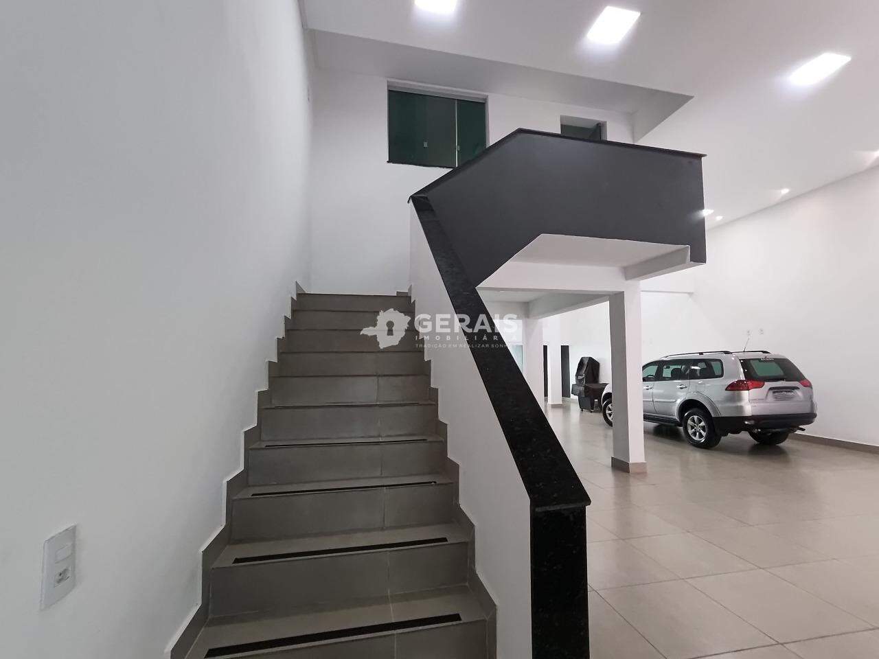 Galpão para aluguel no DAS OLIVEIRAS: 09- ESCADA DE ACESSO