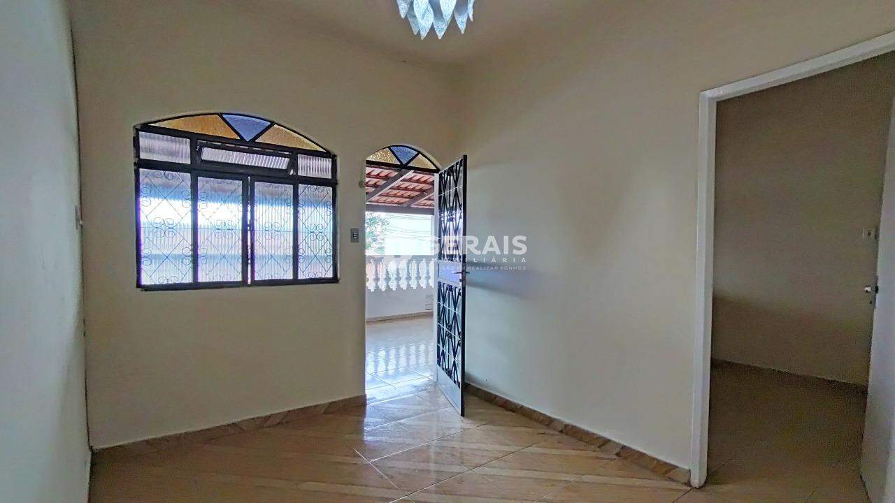 Casa à venda no DAS OLIVEIRAS: 04- SALA
